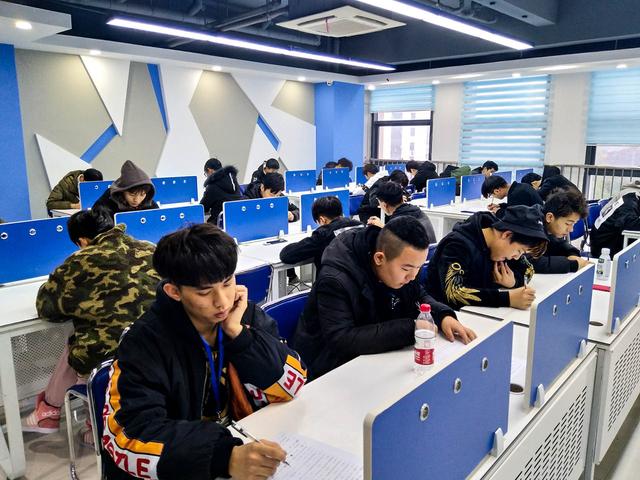 理實結(jié)合，新華學(xué)子展現(xiàn)<a href=http://njxh.cn target=_blank class=infotextkey>專業(yè)</a>電競風(fēng)采