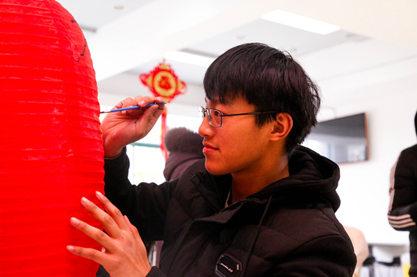 猜燈謎，鬧元宵—南京新華不一樣的元宵節(jié)