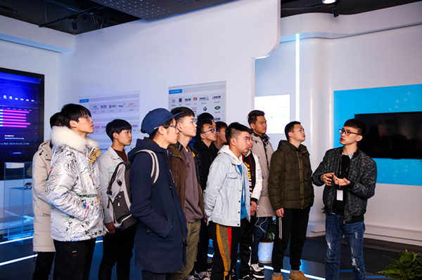 南京新華新生互聯(lián)網體驗之旅完美落幕