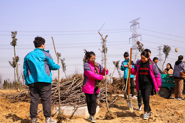“攜手植樹(shù)，共創(chuàng)藍(lán)天”丨南京新華師生共筑新華育才林
