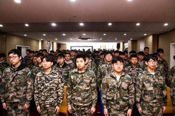 南京新華2019級春季新生職業(yè)素質(zhì)拓展訓(xùn)練動(dòng)員大會(huì)召開