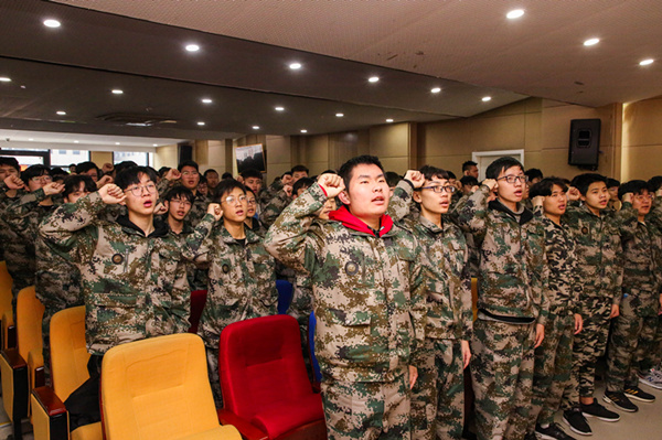 南京新華2019級春季新生職業(yè)素質(zhì)拓展訓(xùn)練動(dòng)員大會(huì)召開