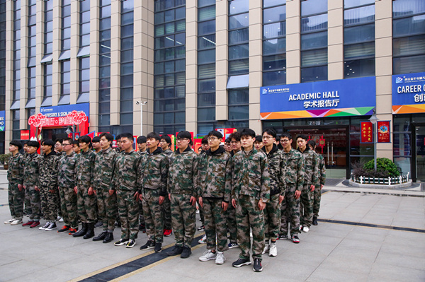 “三教三訓”之綠裝紅顏，勇往直前！