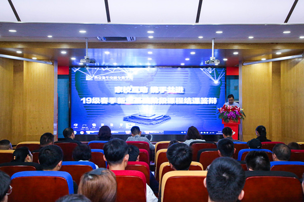 “家?；?dòng)，攜手共進(jìn)”——2019級(jí)新生基礎(chǔ)階段課程結(jié)課答辯圓滿結(jié)束