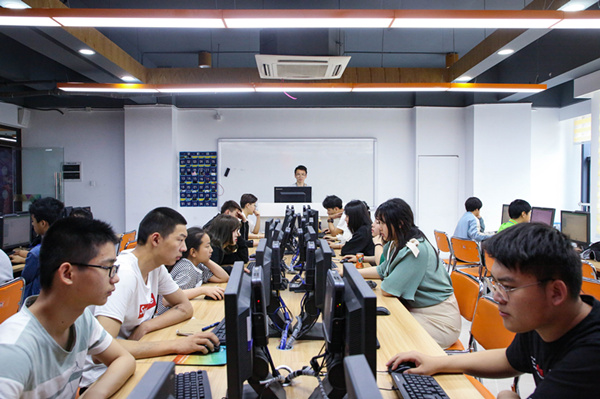 搞互聯(lián)網(wǎng)教育我們是認(rèn)真的，搞互聯(lián)網(wǎng)知識競賽我們也是認(rèn)真的！