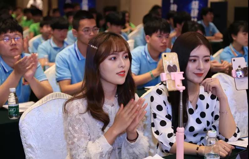 南京新華成立人工智能應(yīng)用技術(shù)學(xué)院，引眾多媒體爭(zhēng)相報(bào)道