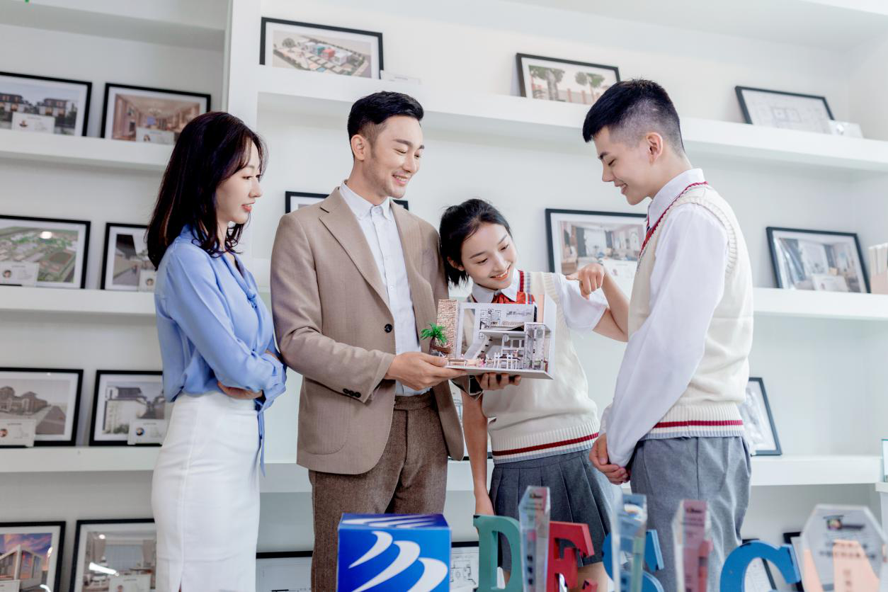 【媒體關(guān)注】新華電腦學(xué)校怎么樣，為什么要來(lái)新華電腦教育