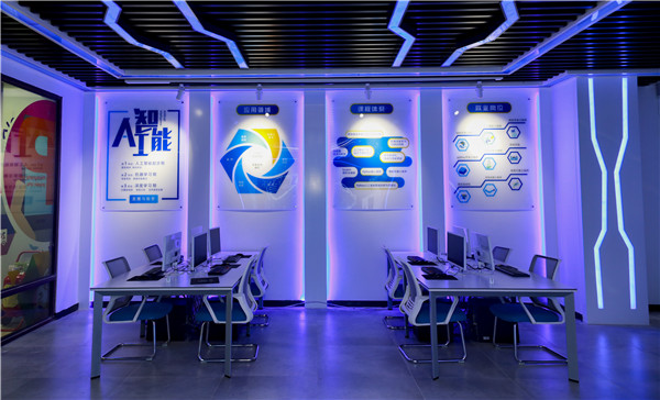 南京新華電腦專修學(xué)院的學(xué)費多少？