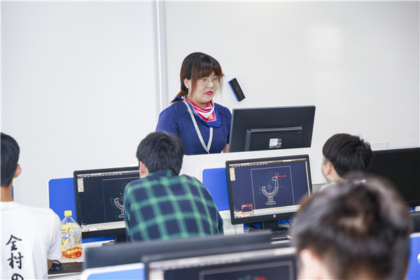 女生上什么技校好？