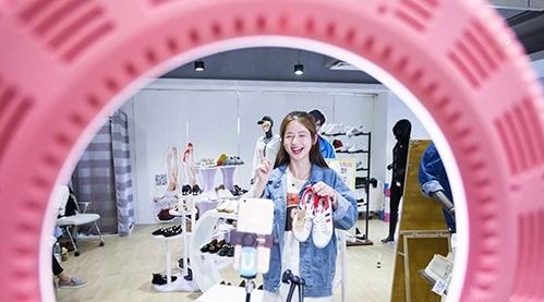 一場(chǎng)直播上億消費(fèi)額，視頻電商引領(lǐng)新潮流