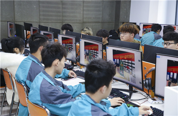 南京新華“感恩有你”平面海報(bào)設(shè)計(jì)大賽圓滿舉行！