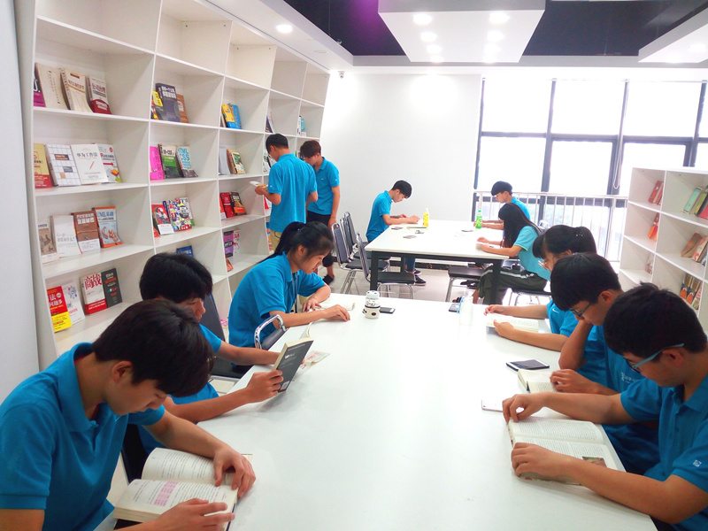 技校里面有什么<a href=http://njxh.cn target=_blank class=infotextkey>專(zhuān)業(yè)</a>？適合初中去學(xué)習(xí)么？