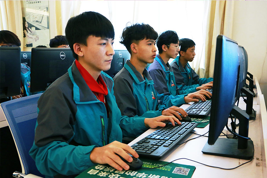 結(jié)伴來(lái)新華 一起創(chuàng)造精彩未來(lái)！