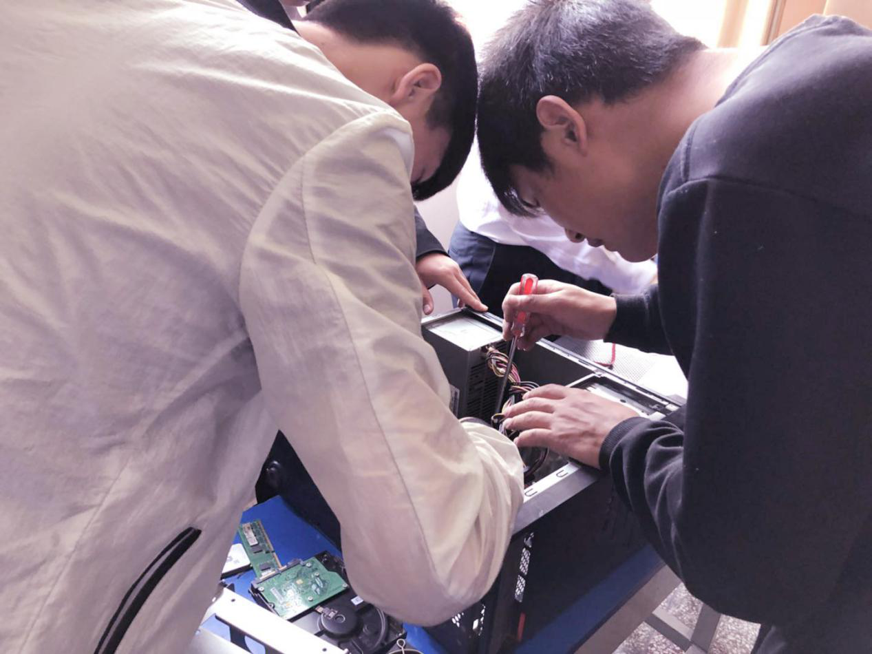 結(jié)伴來(lái)新華 一起創(chuàng)造精彩未來(lái)！