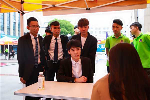 初入職場，我們應(yīng)該如何保持良好的心態(tài)