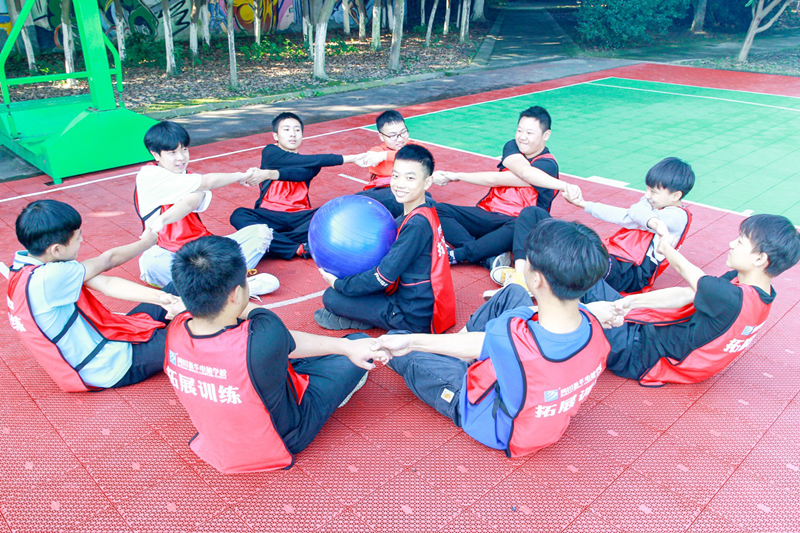 新華暖心教育，緣何成為家長們放心的學(xué)校？