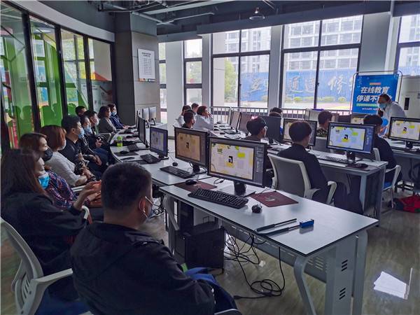 【南京新華五一試學營】試學火爆，歡迎新同學來到南京新華~