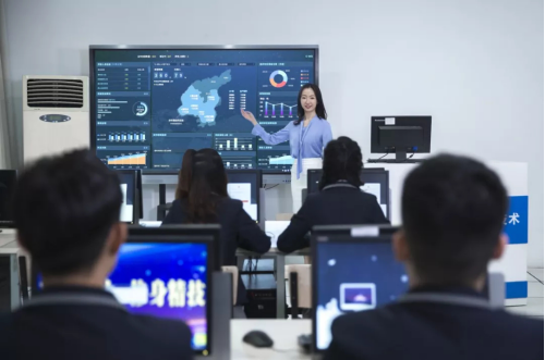 政府報(bào)告重點(diǎn)關(guān)注的教育公平和質(zhì)量提升，新華互聯(lián)網(wǎng)科技做了什么？