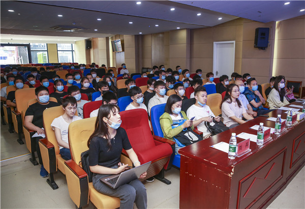 就業(yè)保障丨千企萬崗進校園，助力學(xué)子精準(zhǔn)就業(yè)！