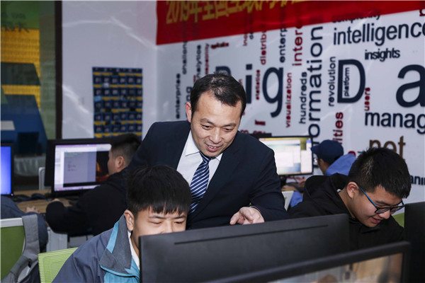 男生學(xué)什么IT<a href=http://njxh.cn target=_blank class=infotextkey>專業(yè)</a>好，自學(xué)or培訓(xùn)？