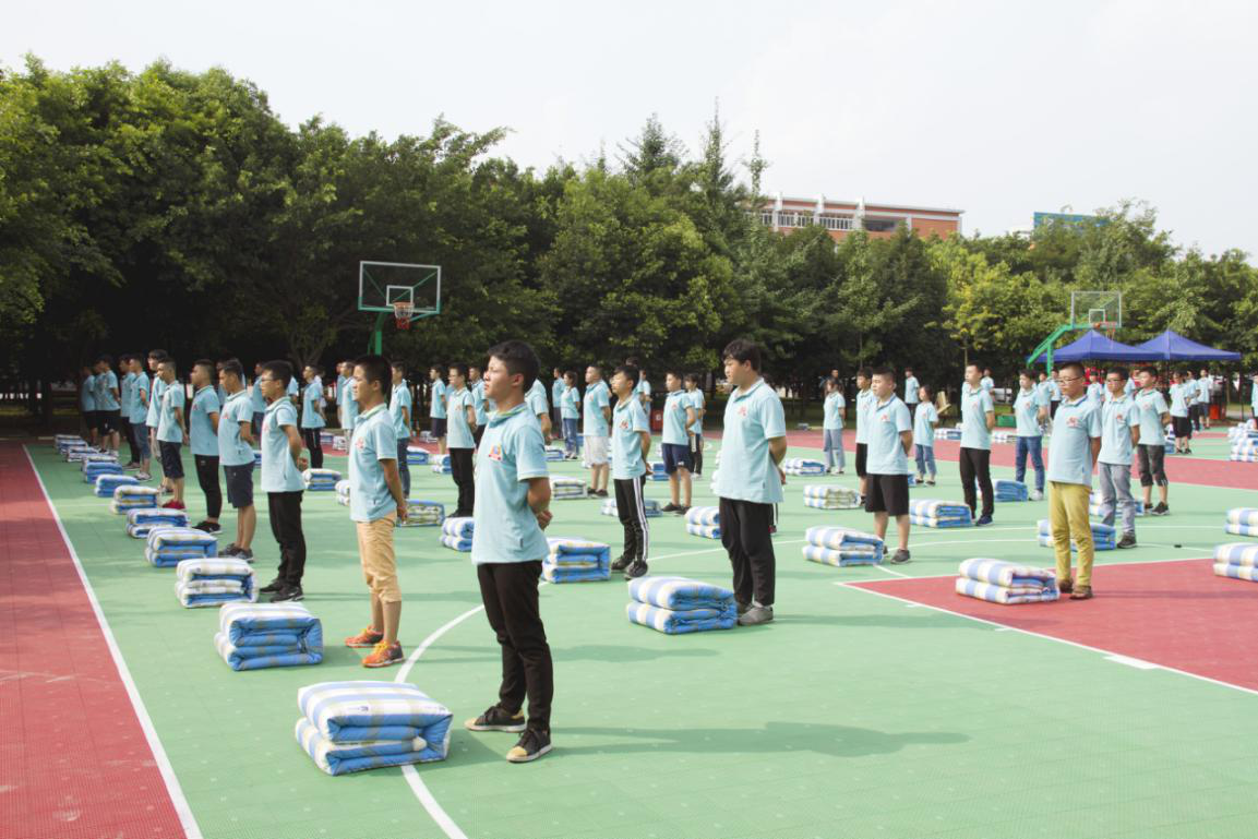 新華“三教三訓(xùn)”之軍訓(xùn)|揮灑汗水書寫迷彩青春！