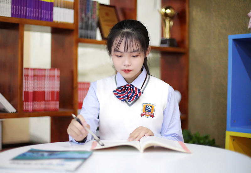 初<a href=http://njxh.cn target=_blank class=infotextkey>高中</a>女生學(xué)什么<a href=http://njxh.cn target=_blank class=infotextkey>專業(yè)</a>好？女生最吃香的互聯(lián)網(wǎng)熱門<a href=http://njxh.cn target=_blank class=infotextkey>專業(yè)</a>排名出爐！