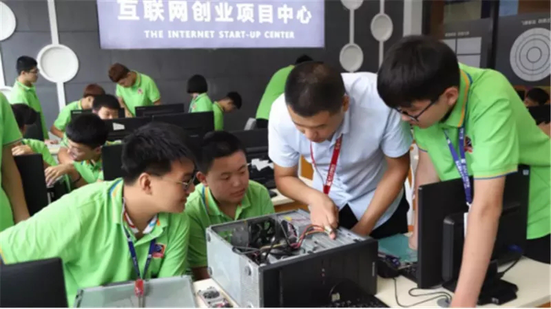 人才共建、產(chǎn)教聯(lián)盟！新華互聯(lián)網(wǎng)科技名企定制班招生補(bǔ)錄中！