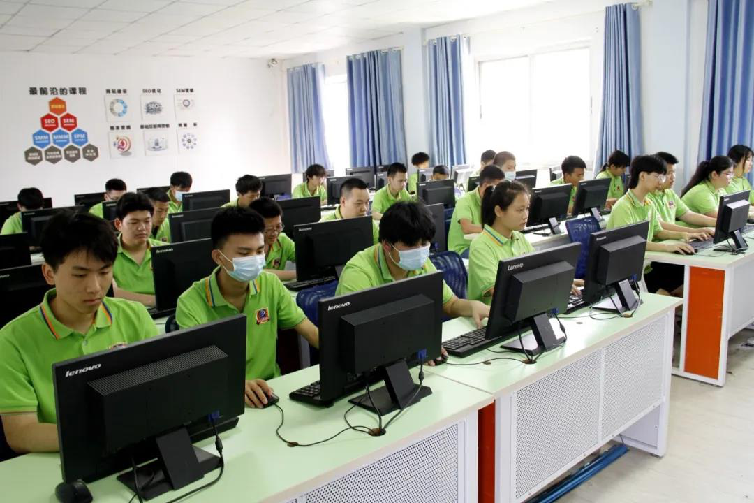 補(bǔ)錄通道 | 新華電腦學(xué)校少量招生補(bǔ)錄中，名額有限，欲報(bào)從速！