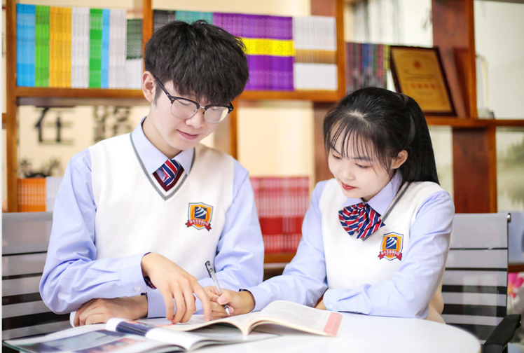 新華互聯(lián)網(wǎng)科技攜手名企，定向委培人才，讓學(xué)生好就業(yè)、就好業(yè)！