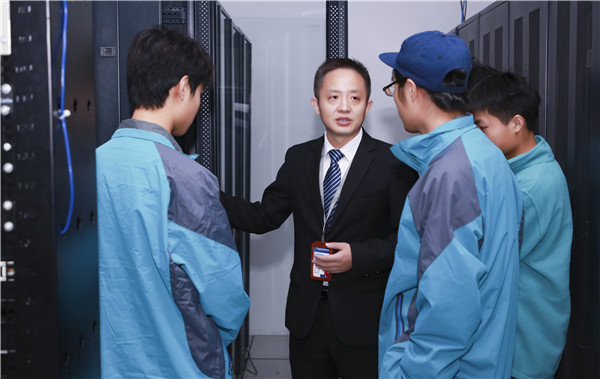 初<a href=http://njxh.cn target=_blank class=infotextkey>高中</a>畢業(yè)學什么好？