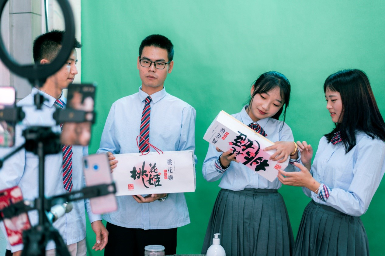 肩負(fù)職教強(qiáng)國(guó)重任，新華電腦學(xué)校升級(jí)“五項(xiàng)能力”培養(yǎng)互聯(lián)網(wǎng)高技能人才！