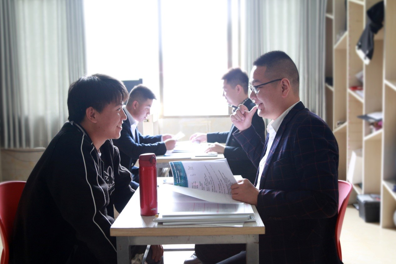 肩負(fù)職教強(qiáng)國(guó)重任，新華電腦學(xué)校升級(jí)“五項(xiàng)能力”培養(yǎng)互聯(lián)網(wǎng)高技能人才！