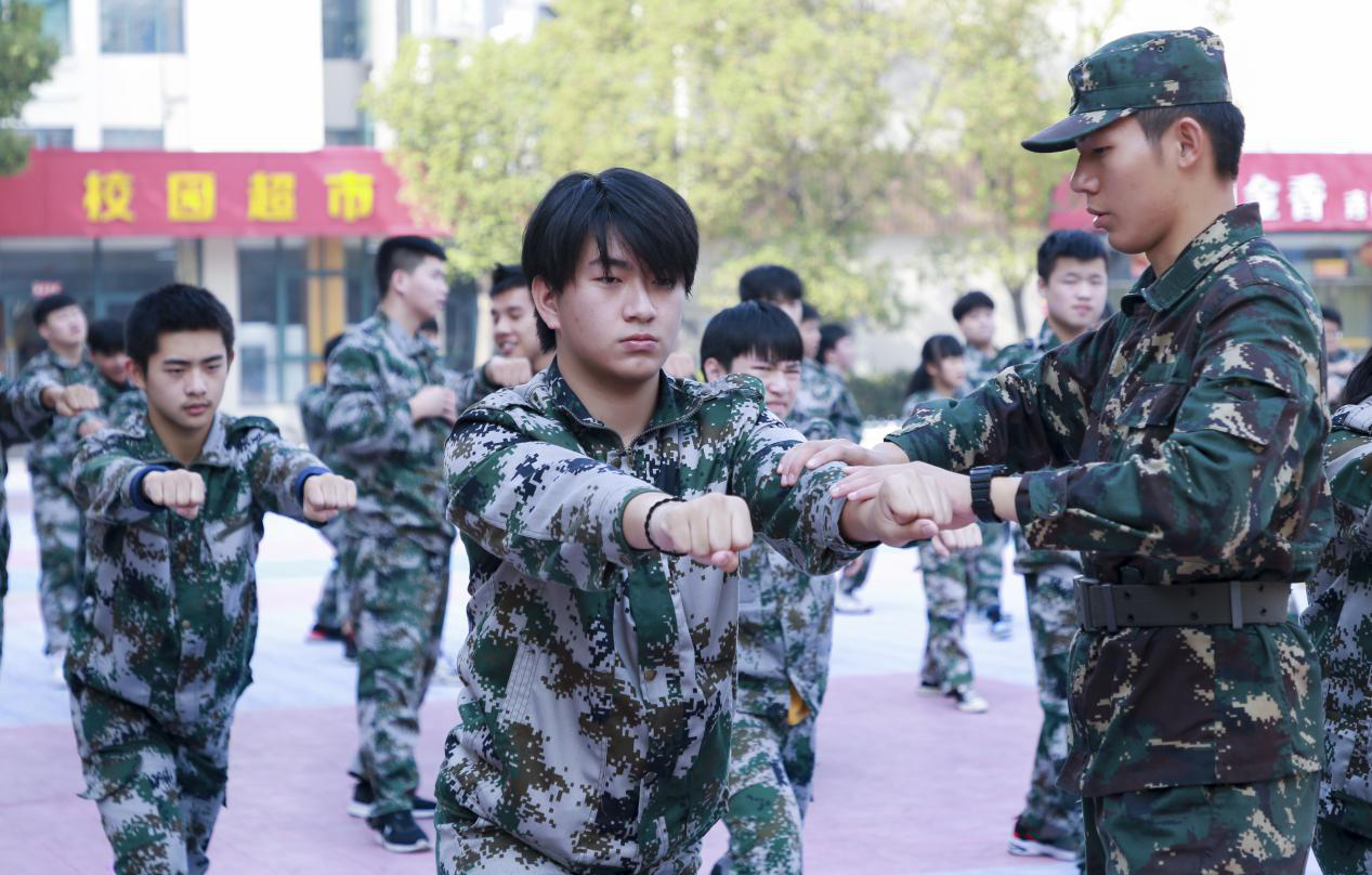 考不上<a href=http://njxh.cn target=_blank class=infotextkey>高中</a>，還有更好的出路！