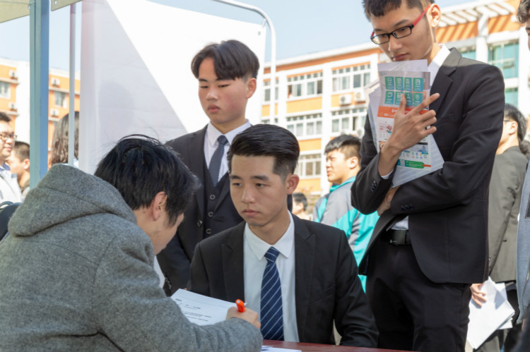 新時代、新人才、新就業(yè)，新華創(chuàng)新“訂單式”人才培養(yǎng)模式！