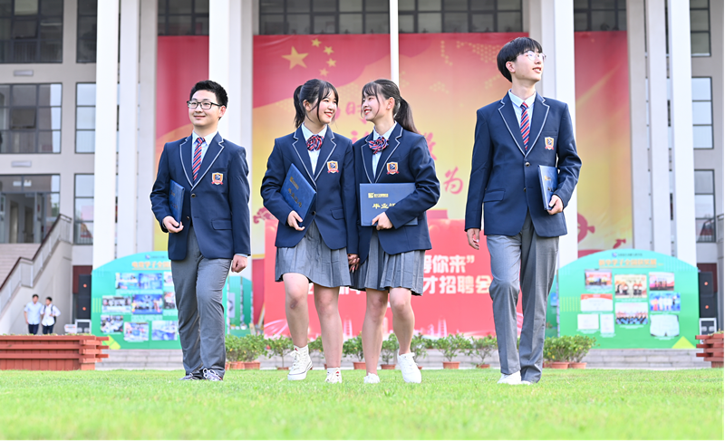 12位學(xué)霸天團推薦新華電腦學(xué)校，你不了解一下嗎？