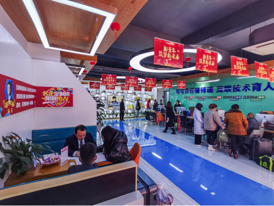 南京新華電腦專修學(xué)院330校園專場(chǎng)咨詢?nèi)栈顒?dòng)成功舉辦！