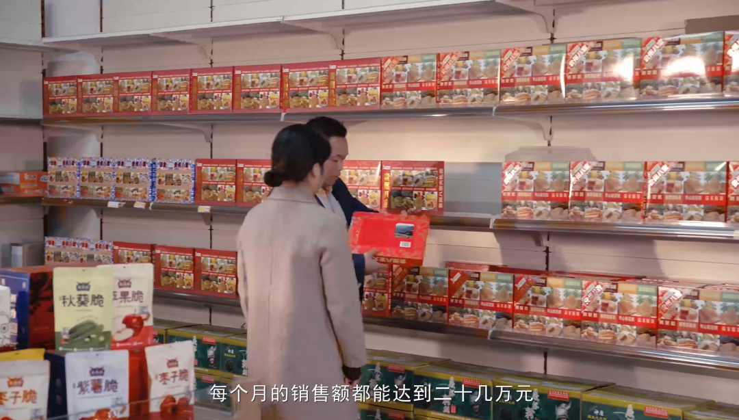 “新華電腦學校就像一座橋，把我和家鄉(xiāng)連接在一起！”