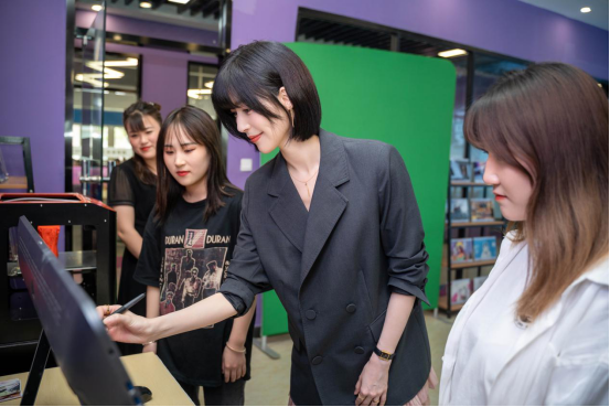 新華互聯(lián)網(wǎng)科技教學(xué)怎么樣？演員盧杉這么說