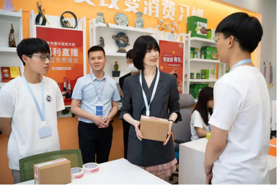 新華互聯(lián)網(wǎng)科技教學(xué)怎么樣？演員盧杉這么說