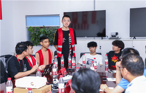 實(shí)習(xí)正當(dāng)時(shí)，慰問(wèn)暖人心