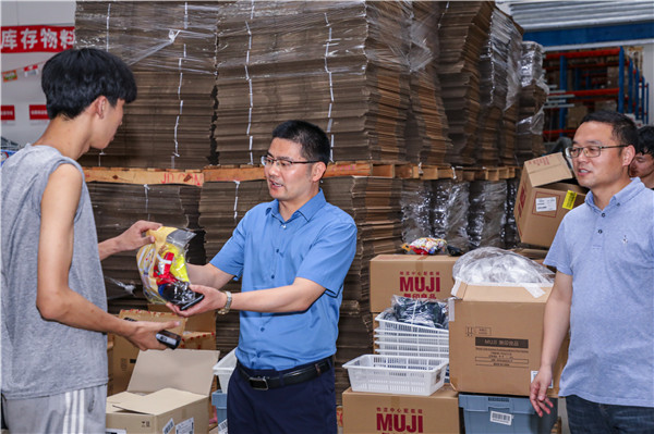 實(shí)習(xí)正當(dāng)時(shí)，慰問(wèn)暖人心