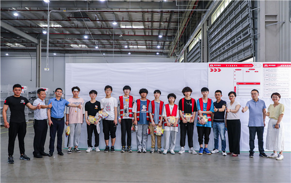 實(shí)習(xí)正當(dāng)時(shí)，慰問(wèn)暖人心