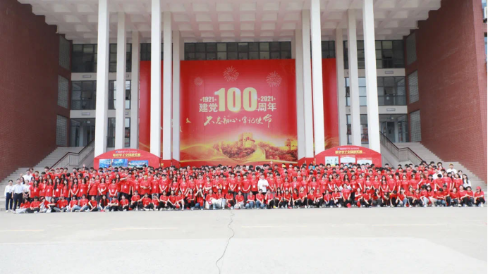 一面黨旗，一顆初心