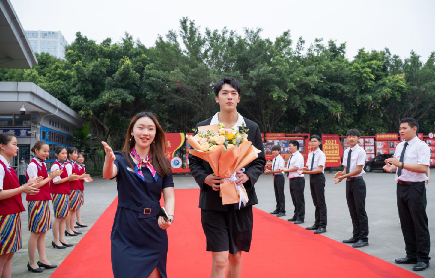 明星帶路|盧東旭探秘校園黑科技，直擊新華硬實(shí)力！