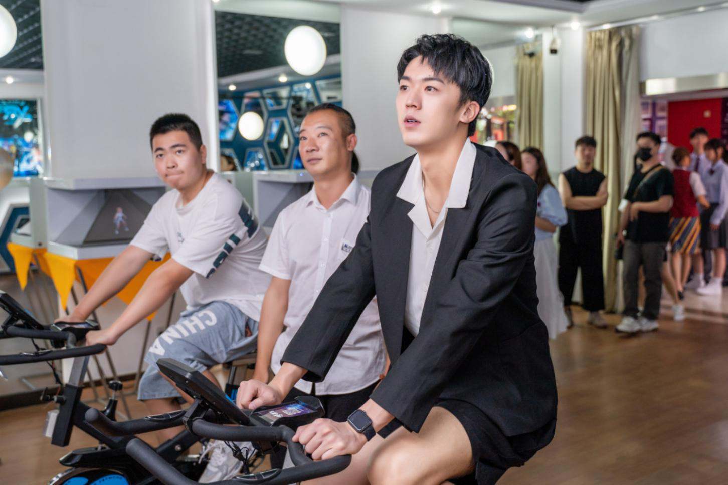 明星帶路|盧東旭探秘校園黑科技，直擊新華硬實(shí)力！