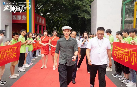 傳遞向上力量！新華電腦學(xué)?！独蠋焷砹恕?月繼續(xù)開講！