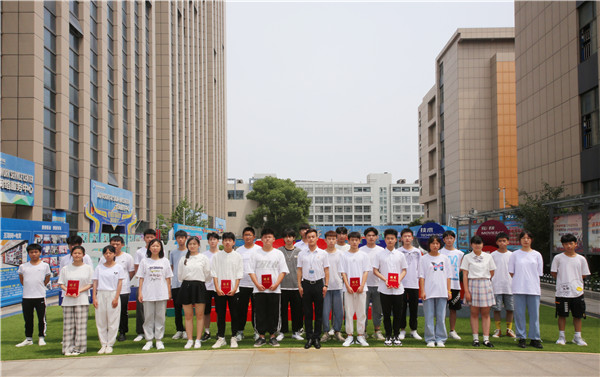 南京新華VR智能家居2102班開班典禮順利舉行！