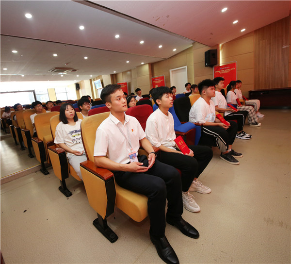 南京新華《企業(yè)大咖進(jìn)校園》活動圓滿舉行！