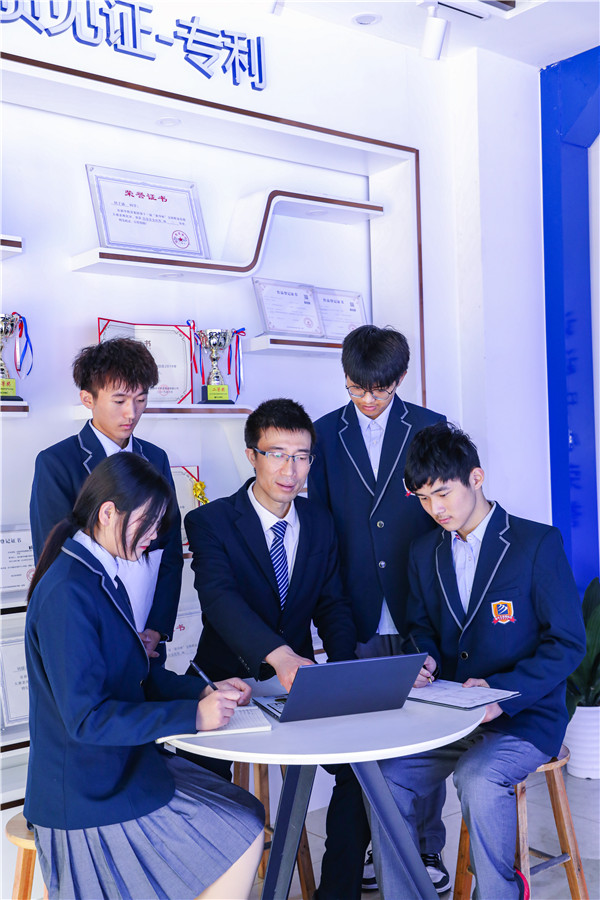 火國建老師：為熱愛而選擇，為選擇而執(zhí)著