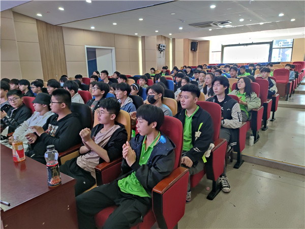 大咖進(jìn)校園|把人生過成藝術(shù)，將藝術(shù)寫進(jìn)人生